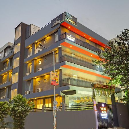 Hotel Red York By Byob Hotels Noida Exterior foto