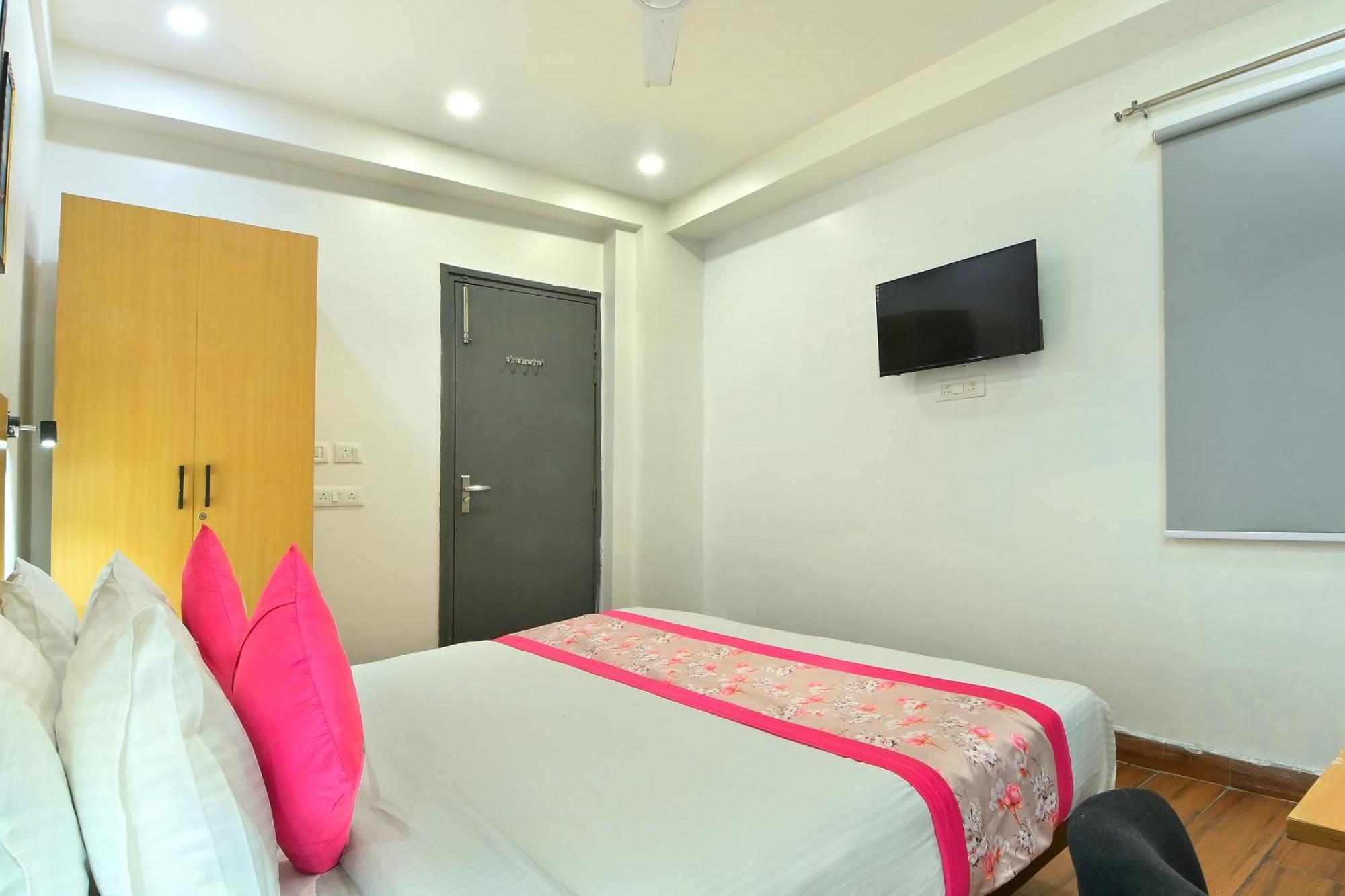 Hotel Red York By Byob Hotels Noida Exterior foto