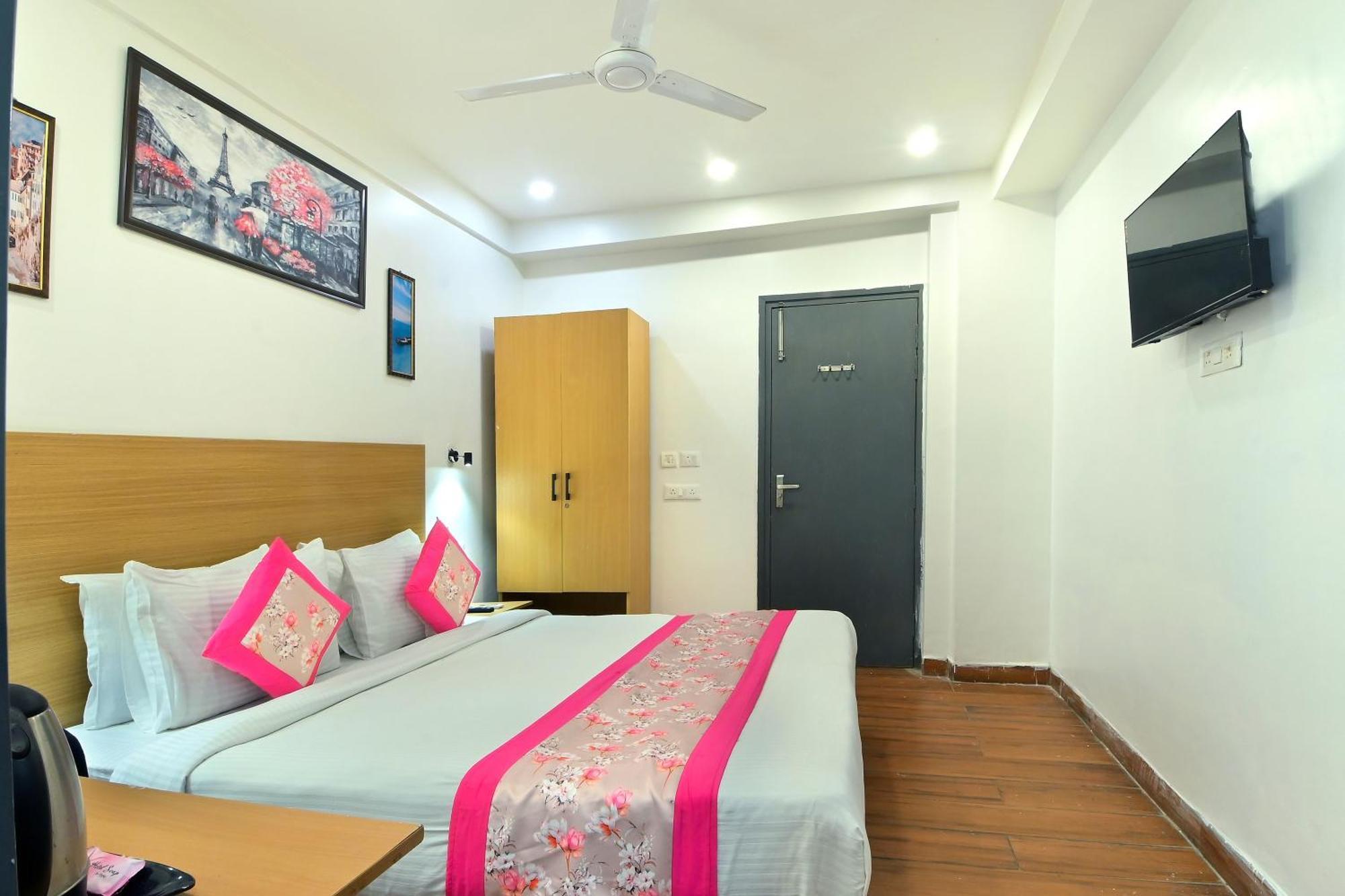 Hotel Red York By Byob Hotels Noida Exterior foto