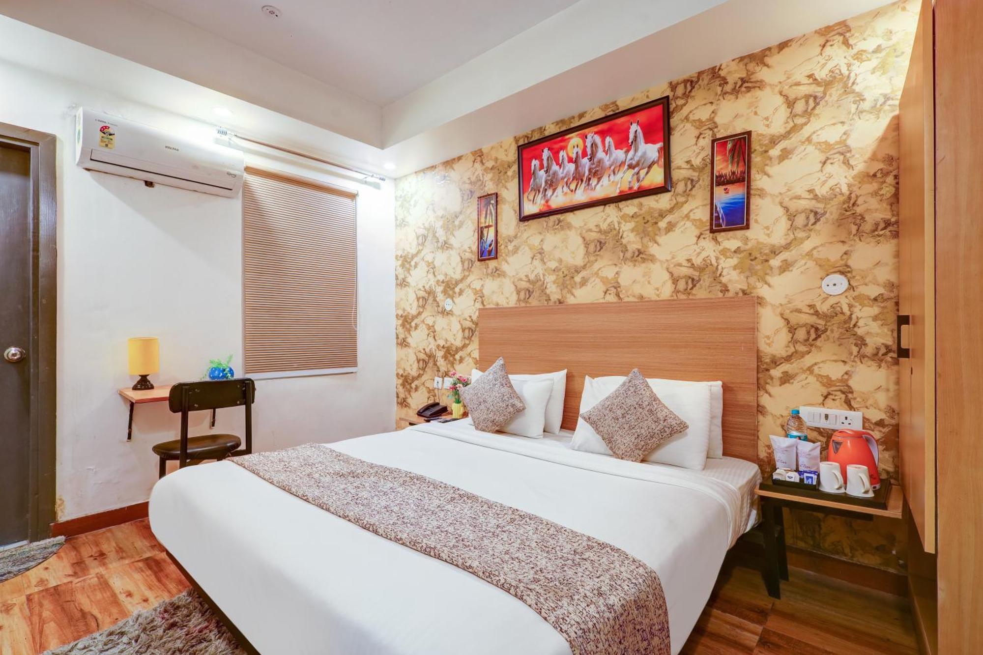 Hotel Red York By Byob Hotels Noida Exterior foto